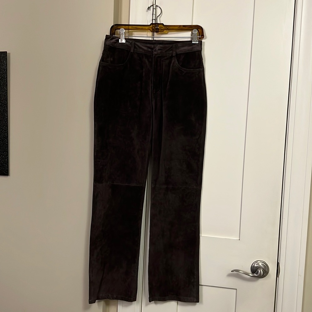 Brown suede pant with 4 pockets.